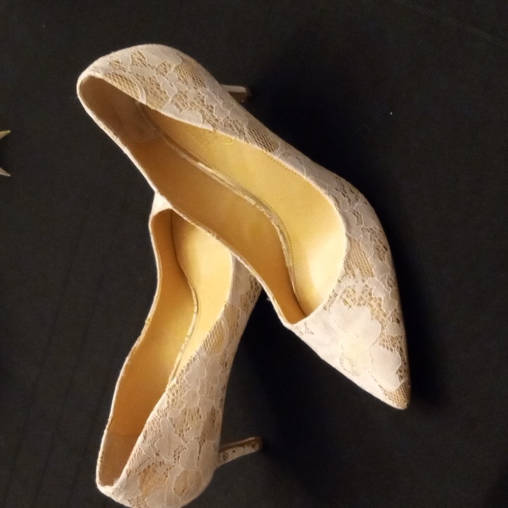 Jewel Badgley Mischka evening pumps
